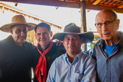 Presidente Hamilton Sossmeier visita o Parque Farroupilha.