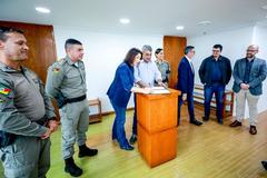 Comandante Nádia e Sebastião Melo na sanção da lei hoje