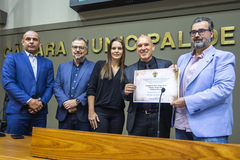A outorga aconteceu em Sessão Solene, realizada no Plenário Otávio Rocha, e o proponente da homenagem foi o vereador Claudio Janta (SD)