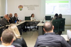 Ao fechamento de cada quadrimestre, o Executivo deve apresentar ao Legislativo o demonstrativo do cumprimento das metas fiscais realizadas no período