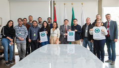 Sossmeier (ao centro da foto) empossou hoje os novos integrantes da CSST