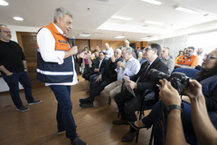 Presidente Hamilton Sossmeier e vereadores entregam lei de Recuperação Emergencial ao Prefeito Sebastião Melo