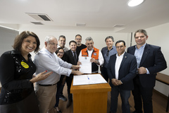 Presidente Hamilton Sossmeier e vereadores entregam lei de Recuperação Emergencial ao Prefeito Sebastião Melo