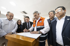Presidente Hamilton Sossmeier e vereadores entregam lei de Recuperação Emergencial ao Prefeito Sebastião Melo