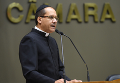 O sacerdote ocupou a Tribuna Popular da Câmara nesta quarta