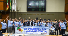 Vereadores e bancários uniram-se para manifestar apoio contra a venda do Banrisul