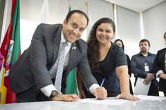 Presidente em exercício, Moisés Barbosa, deu posse à nova servidora Michele Menezes Luiz