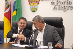 Prefeito Melo compareceu à Câmara para entregar o projeto