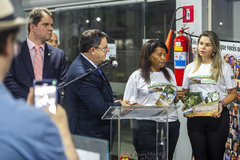 Presidente Hamilton Sossmeier prestigia a abertura da exposição Brumadinho de Braços Abertos.
