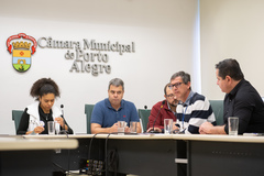 37ª Reunião Ordinária da CUTHAB para ouvir a população e discutir a situação no Rincão, no bairro Belém Velho. Participaram da reunião moradores da região e representantes do DMAE, das Secretarias Municipais de Serviços Urbanos, Obras e Infraestrutura e Mobilidade Urbana. Foram discutidas questões sobre drenagem e esgoto; condições e manutenção das vias públicas; e problemas no atendimento pelo transporte público daquela população.
