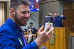 Movimentação de plenário. Na tribuna vereador Giovani Culau e Coletivo.