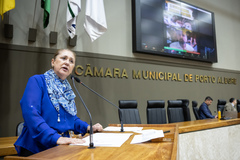 Movimentação de plenário. Vereadora Lourdes Sprenger