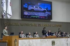 Comandante Nádia (na tribuna) propôs a homenagem 