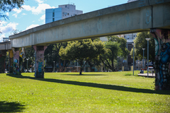Vigas cortam a Praça Júlio Mesquita