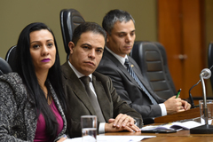 Helen Machado e Elizandro Sabino compareceram à Câmara