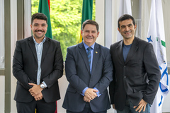 Presidente Hamilton Sossmeier recebe o jornalista Jocimar Farina, do Jornal Zero Hora e Rádio Gaúcha, no Café com o Presidente.