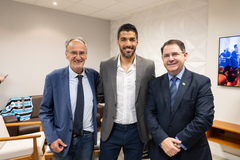 Sessão Solene de outorga do Título de Cidadão de Porto Alegre a Luis Alberto Suárez Diaz, o Suárez, jogador do Grêmio, proposta pelo vereador Airto Ferronato