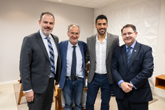 Sessão Solene de outorga do Título de Cidadão de Porto Alegre a Luis Alberto Suárez Diaz, o Suárez, jogador do Grêmio, proposta pelo vereador Airto Ferronato