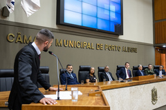 Sessão Solene de Outorga da Comenda Porto do Sol ao General Luiz Carlos Rodrigues Padilha, proposta pelo vereador Luiggi Bertaco