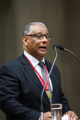 Sessão Solene de Outorga da Comenda Porto do Sol ao General Luiz Carlos Rodrigues Padilha, proposta pelo vereador Luiggi Bertaco