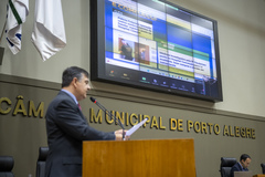 Movimentação de Plenário. Na tribuna o vereador José Freitas.