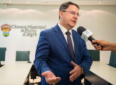 Presidente Hamilton Sossmeier participa de Ato de Descerramento do quadro da fotografia do Dr. Luiz Goulart Filho na Sala da Comissão de Defesa do Consumidor e Direitos Humanos (CEDECONDH).