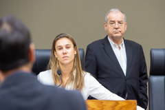 Mari Pimentel e Idenir Cecchim (ao fundo) presidiram as CPIs que investigaram possíveis irregularidades na Smed