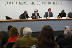 Servidores públicos marcaram presença no Plenário Ana Terra 