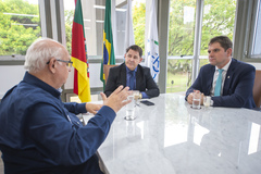 Presidente Hamilton Sossmeier recebe o senhor Romildo Bolzan Junior, presidente estadual do PDT.