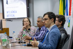 Presidente Hamilton Sossmeier participa da abertura do Debates em Foco, evento sobre Inteligência Artificial promovido pela Escola do Legislativo Julieta Batistiolli.