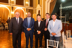 Presidente Hamilton Sossmeier e vereadores comparecem a jantar de fim de ano da AIAMU.