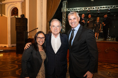 Presidente Hamilton Sossmeier e vereadores comparecem a jantar de fim de ano da AIAMU.