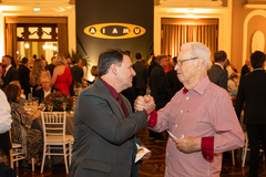 Presidente Hamilton Sossmeier e vereadores comparecem a jantar de fim de ano da AIAMU.