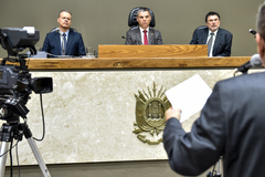 Gomes (e) preside o CMDUA e Lammel (d) dirige o Sindimóveis/RS