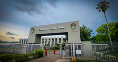 Pórtico de entrada da Câmara Municipal de Porto Alegre