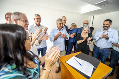 Presidente da Câmara Municipal, vereador Mauro Pinheiro (PL), participou da assinatura do contrato de compra e venda da Carris