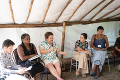 Reunião da Cedecondh na comunidade indígena multiétnica Kaingang e Xokleng Retomada Gãh Ré. Na foto, representantes de secretarias municipais