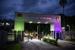 Pórtico de entrada ao estacionamento da Câmara Municipal de Porto Alegre