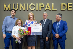 Homenagem ocorreu durante a sessão desta segunda-feira