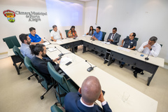 4ª Reunião Ordinária da CUTHAB, com pauta proposta pelo vereador José Freitas, para saber quais as ações foram tomadas pelo Executivo Municipal para realizar desassoreamentos de rios, arroios e córregos de Porto Alegre de setembro (último mês de enchentes) até o presente momento. Participaram representantes da Secretaria Municipal do Meio Ambiente, Urbanismo e Sustentabilidade; da Procuradoria Geral do Município (PGM); do Departamento Municipal de Limpeza Urbana (DMLU); do  Departamento Municipal de Água e Esgoto (DMAE); entre outros orgãos municipais e estaduais. O encontro foi presidido pelo vice-presidente da Comissão, vereador Cassiá Carpes.