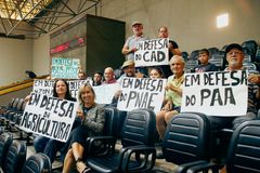 Vereadora Fernanda Barth com agricultores na sessão plenária dessa quarta-feira, 06