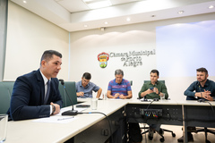 Reunião para atualização sobre o processo de interdição parcial do aeroporto Salgado Filho. Na foto, representante da Fraport