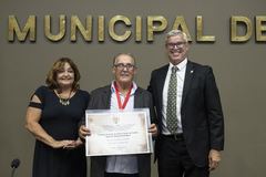 Homenagem foi proposta pelo presidente da Câmara, vereador Mauro Pinheiro (D)