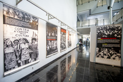 Banners ficam até 12 de abril no saguão da Câmara