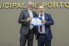 A entrega ao servidor José Luis foi feita pelo presidente, vereador Mauro Pinheiro (PP), e ocorreu durante a sessão ordinária desta segunda-feira
