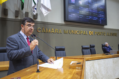 Movimentação de plenário, na tribuna vereador José Freitas.