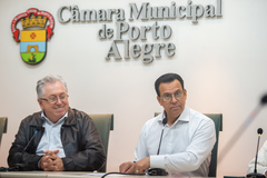 Os constantes problemas de queda da rede de internet no Município de Porto Alegre e as dificuldades de contato dos consumidores com as empresas prestadoras do serviço de telefonia. Proponente vereador Adeli Sell.