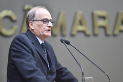 Professor Newton disse que é preciso incentivar idosos a praticar exercícios