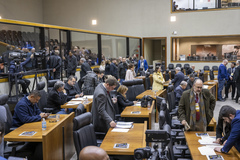 Matérias foram aprovadas na sessão desta segunda-feira