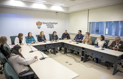 Vereadores e entidades da saúde debatem o tema "A saúde do coração: da prevenção ao tratamento de doenças cardiovasculares", por proposição da presidente da COSMAM, a vereadora Lourdes Sprenger.